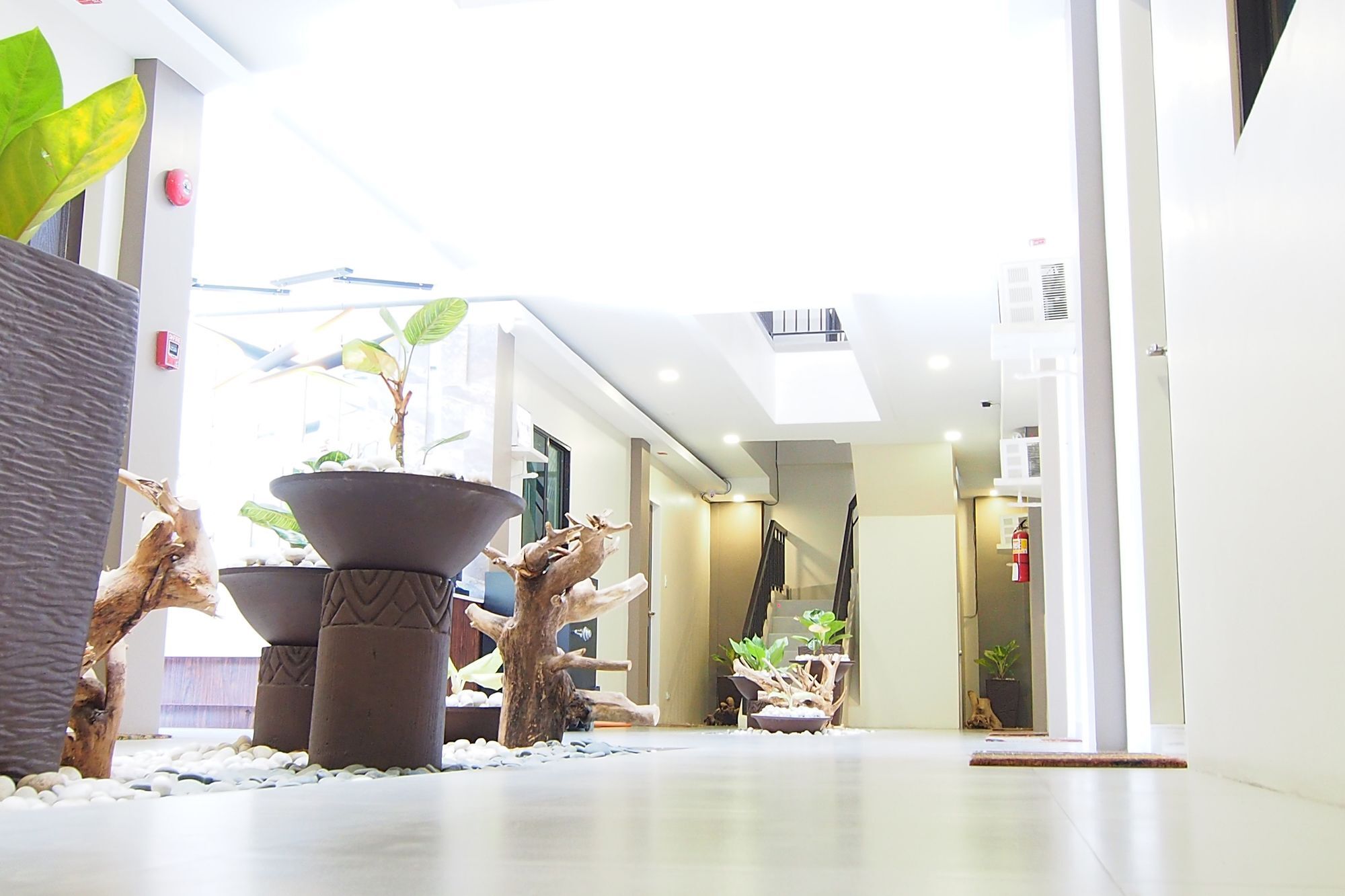 Marton Suites Davao Экстерьер фото