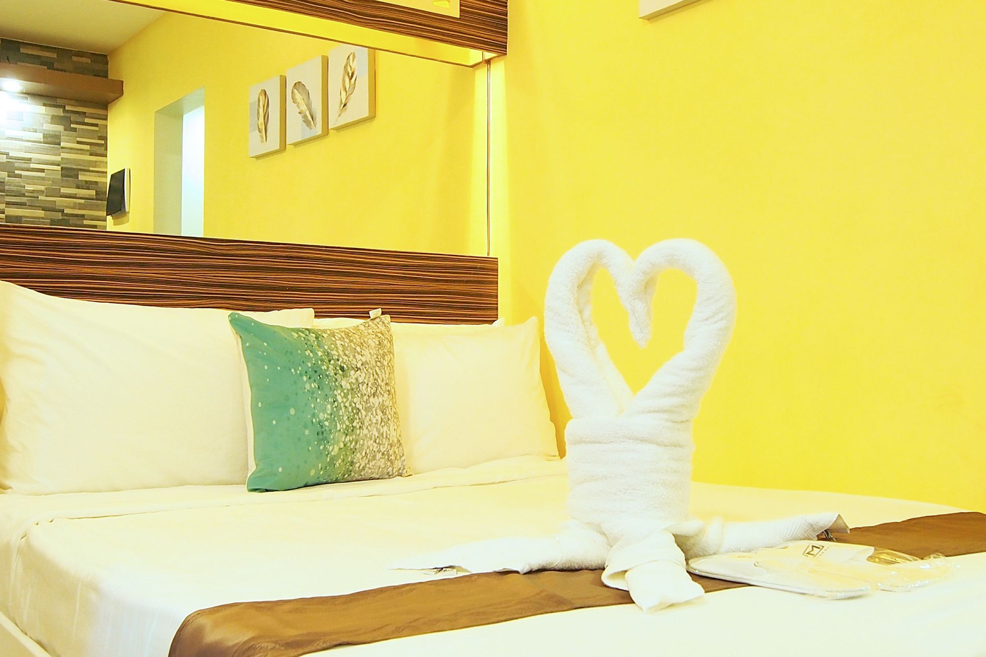 Marton Suites Davao Экстерьер фото