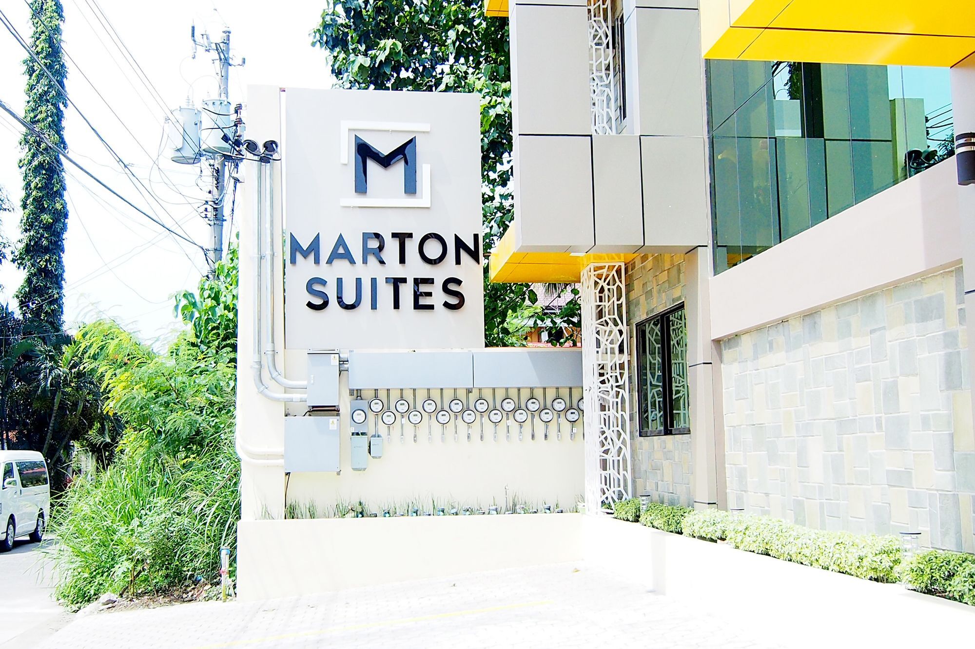 Marton Suites Davao Экстерьер фото