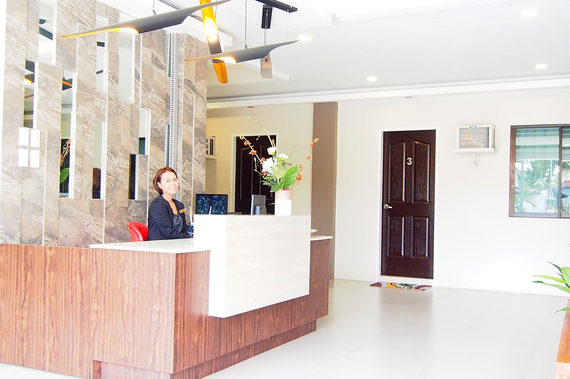 Marton Suites Davao Экстерьер фото